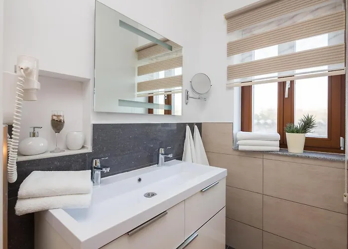 Mediterranean Paradise * שיבניק